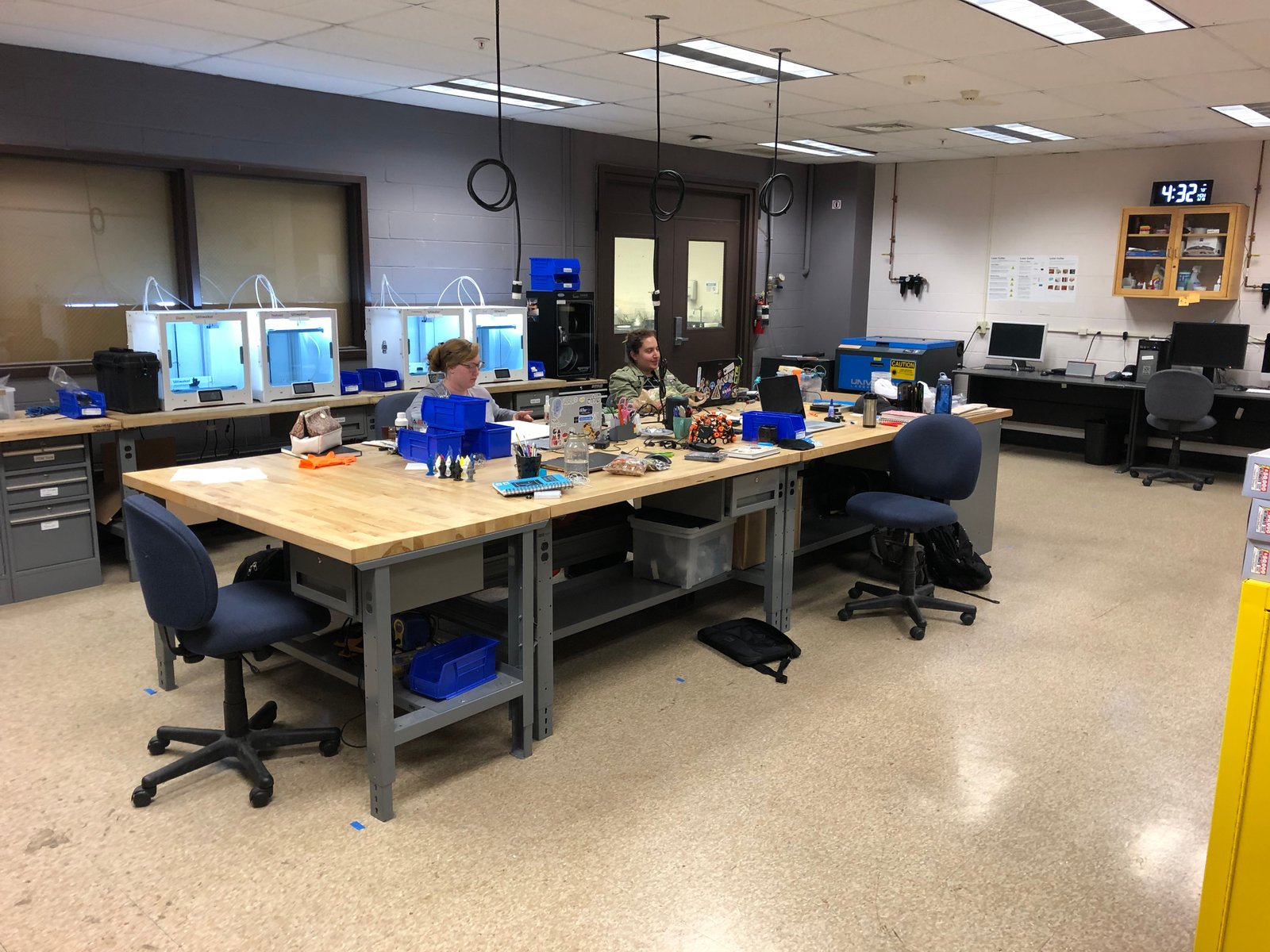  View of the lab from the entrance-side. The workbenches in the middle are arranged to promote collaborative working habbits, while providing each student ample workspace with access to power and the entire lab. 